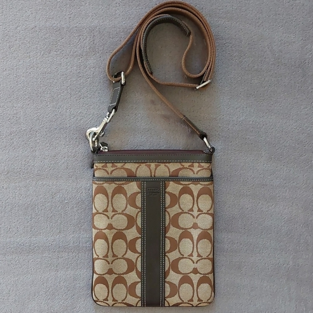 ❤️ Coach Crossbody Handbag - Excellent Condition!!